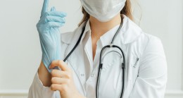 İnşaat amelesi doktora gider ve açıklar