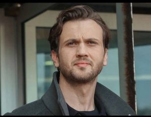 Ünlü Oyuncu Aras Bulut İynemli