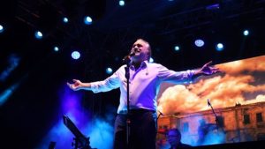 Ünlü Sanatçı Volkan Konak