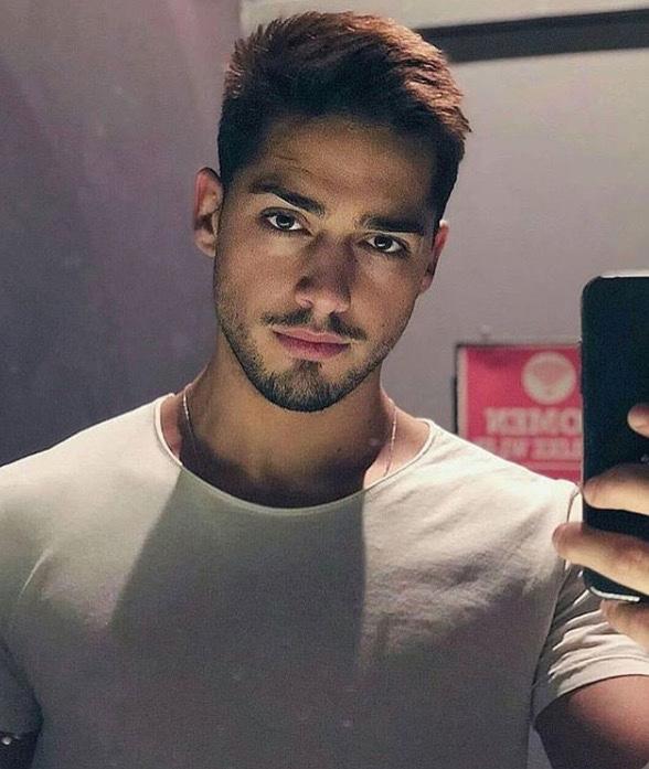 Ben Erhan, 28 yaşındayım