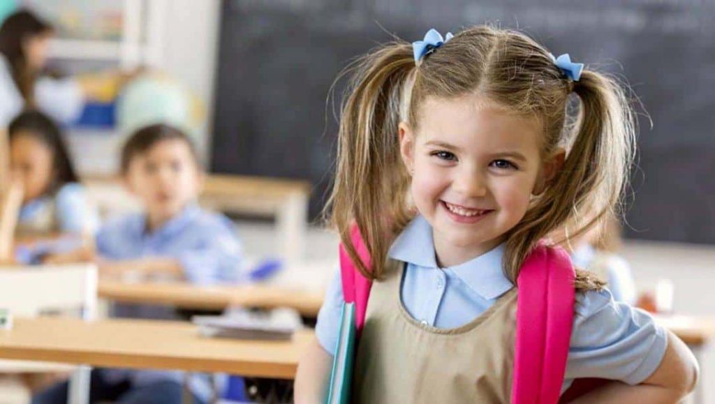 4 yaşındaki kızım Elif, kreşte aniden öldü — cenazesinden sonra öğretmeni beni aradı ve “Kocanız size yalan söylüyor. Az önce gönderdiğim VİDEOYU kontrol edin.” dedi.