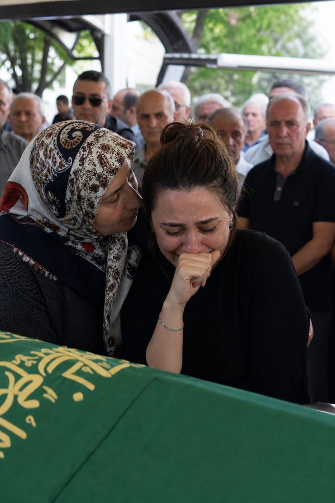 Babamın cenazesinde hiç kimsenin tanımadığı yaşlı bir kadın bana yaklaşıp kulağıma sadece tek bir cümle fısıldadı… - Fotoğraf 2