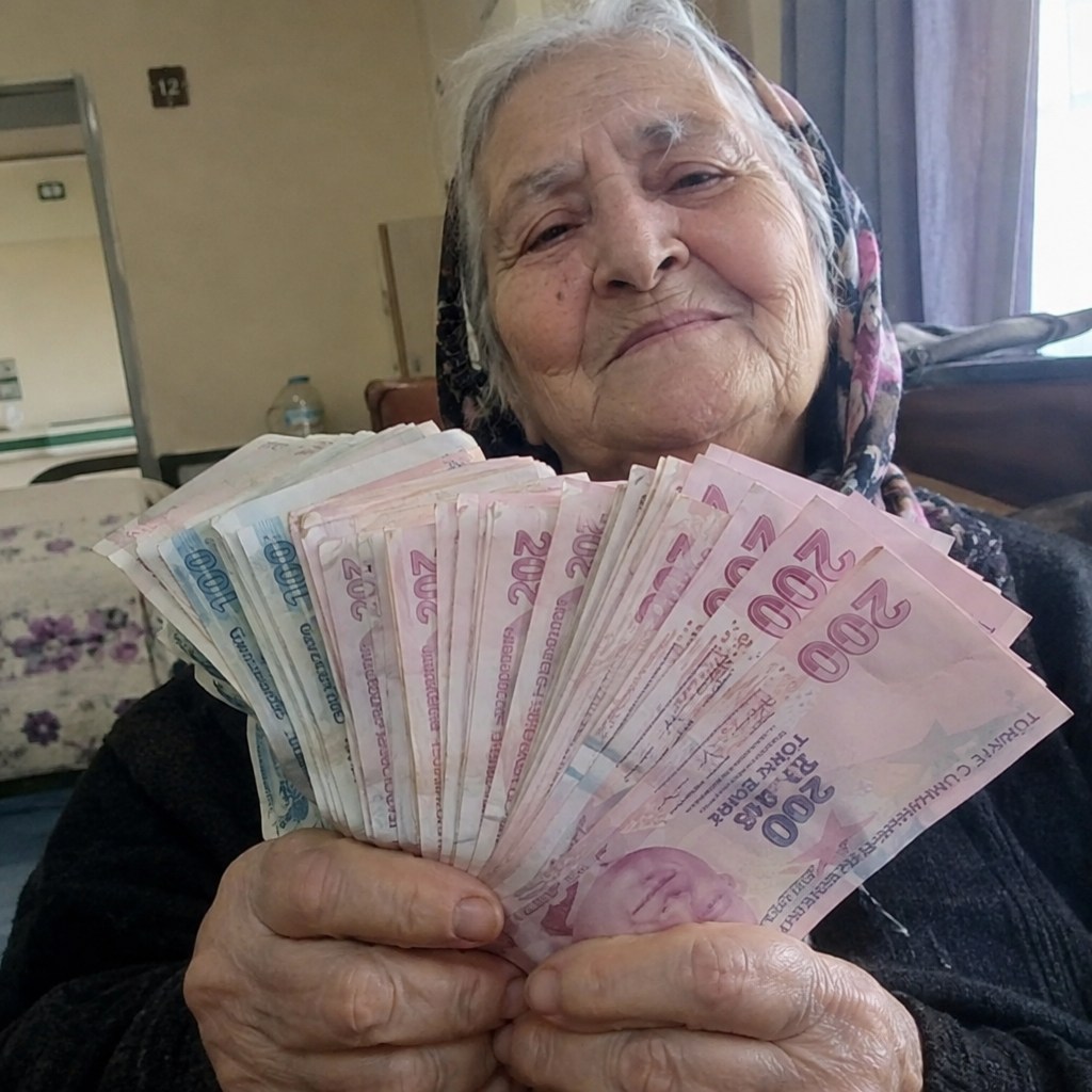 75 YAŞIMDA ÇOCUKLARIM BENİ HUZUREVİNE BIRAKTI AMA ONLARA MİRAS BIRAKACAĞIMI DÜŞÜNÜRLERKEN HAYATLARININ ŞOKUNU YAŞADILAR